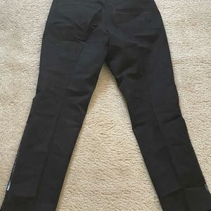 Stylish capri pants.